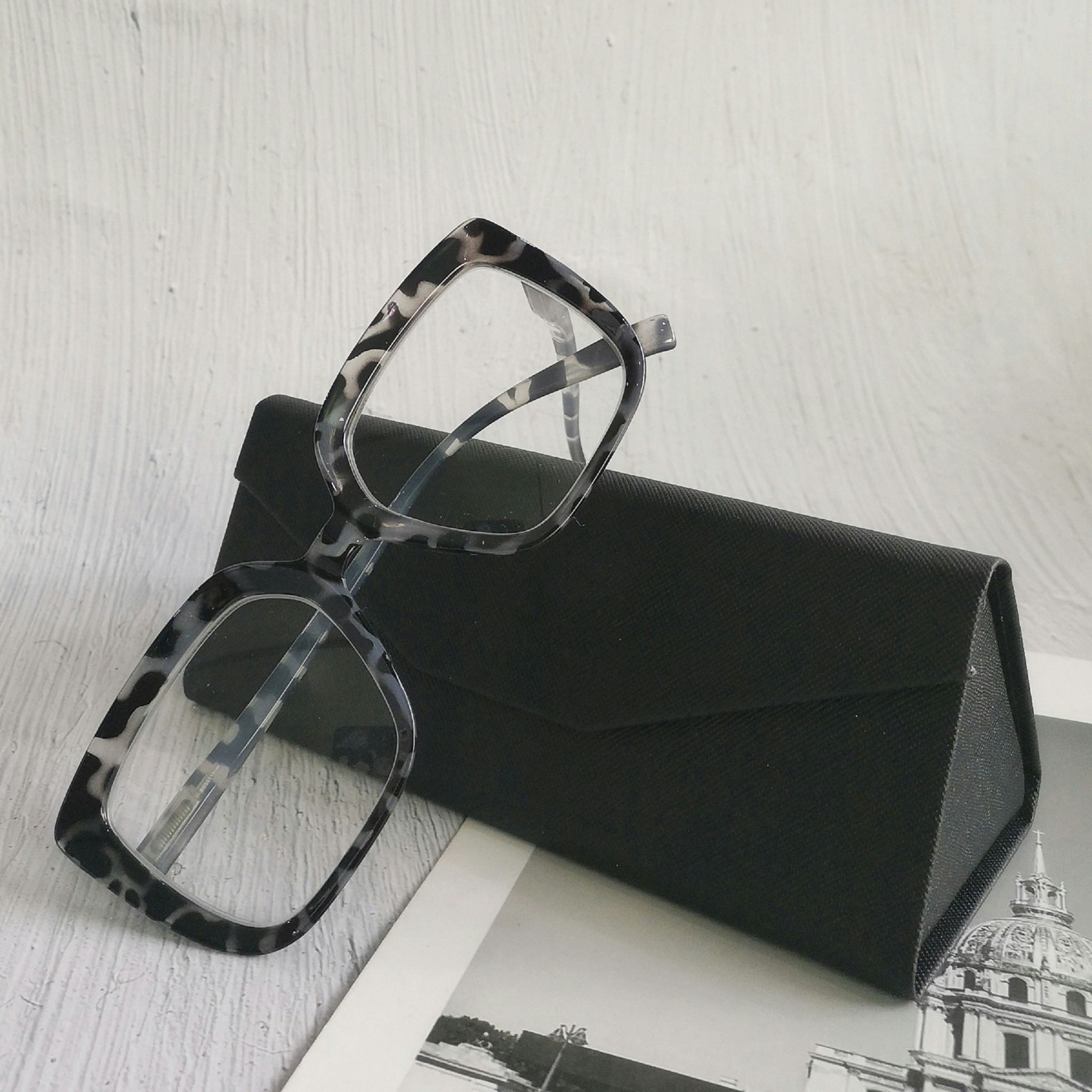 Square frame eyeglasses with case